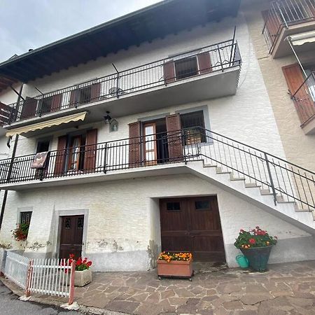 Casa Vacanze Il Pettirosso. Pisogne Luaran gambar