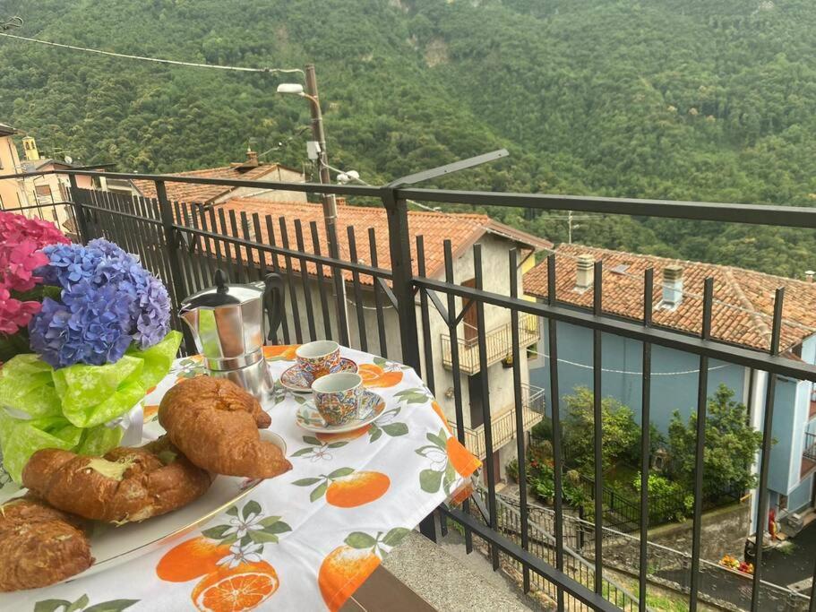 Casa Vacanze Il Pettirosso. Pisogne Luaran gambar