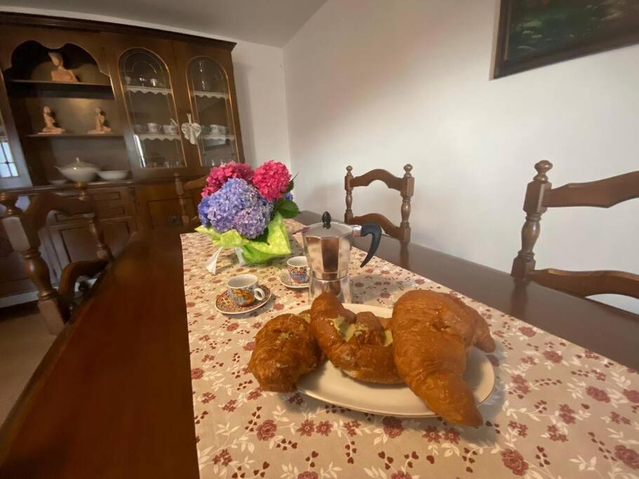 Casa Vacanze Il Pettirosso. Pisogne Luaran gambar