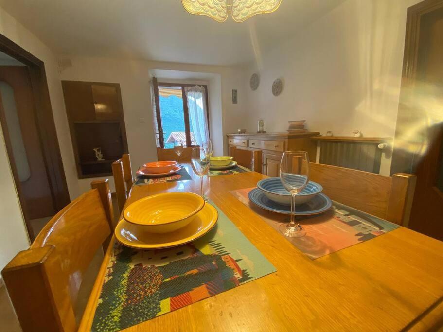 Casa Vacanze Il Pettirosso. Pisogne Luaran gambar