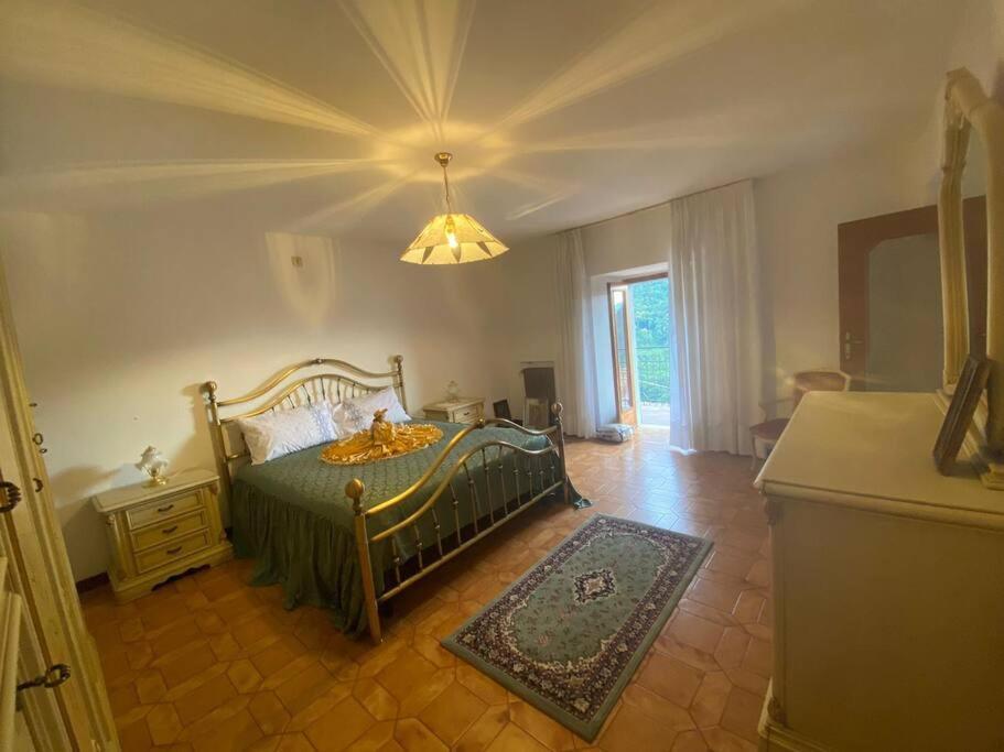 Casa Vacanze Il Pettirosso. Pisogne Luaran gambar