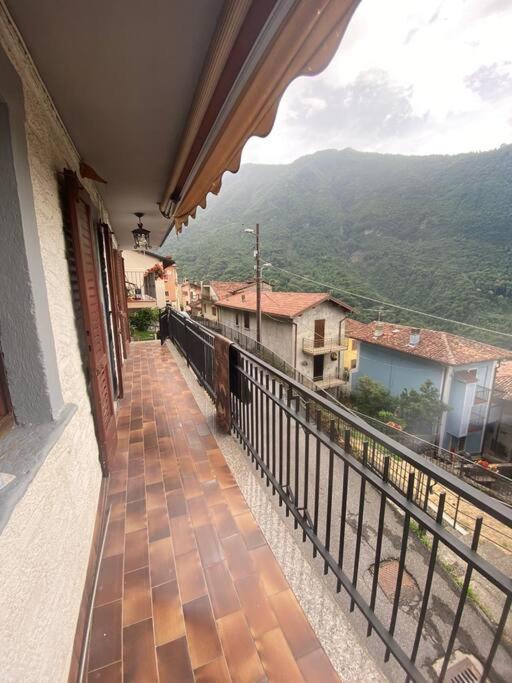 Casa Vacanze Il Pettirosso. Pisogne Luaran gambar