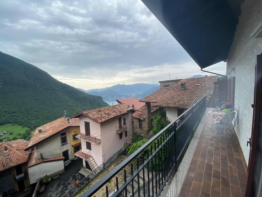 Casa Vacanze Il Pettirosso. Pisogne Luaran gambar